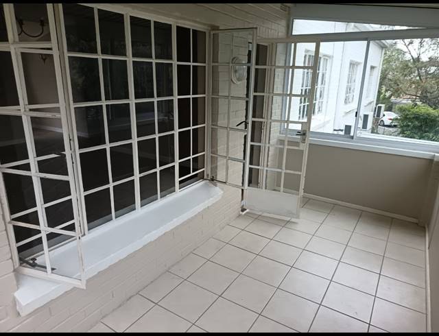 2 BEDROOM MAISONETTE TO LET IN ESSENWOOD